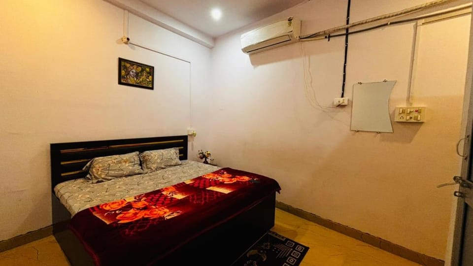 Bed, Photo of the whole room, air conditioner