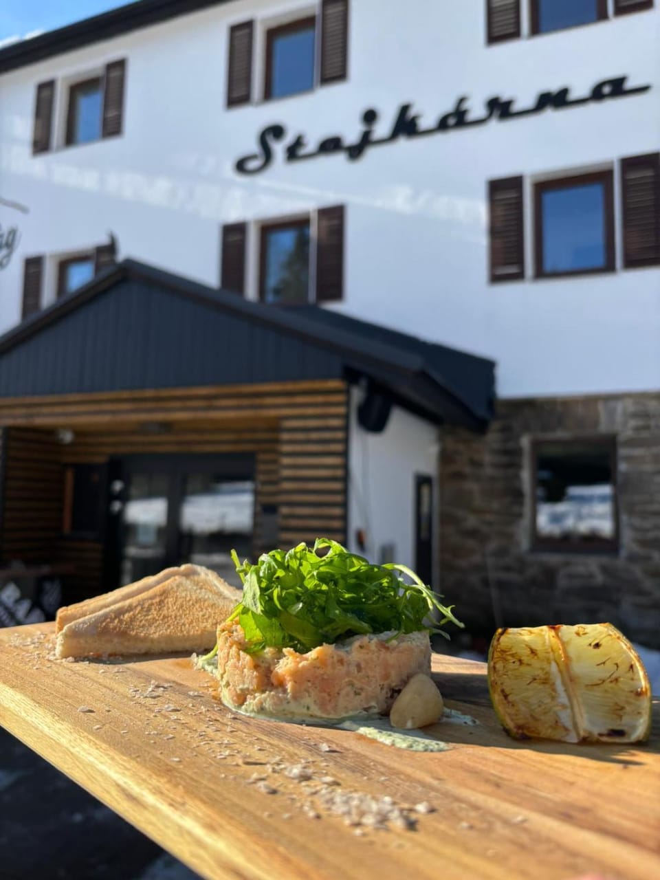 Property building, Restaurant/places to eat