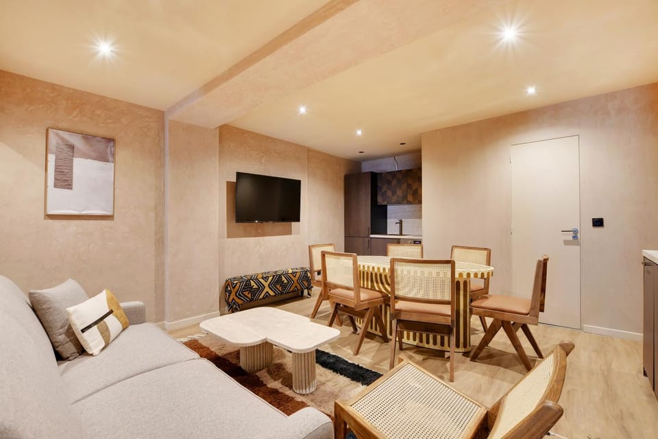 Living room, Dining area