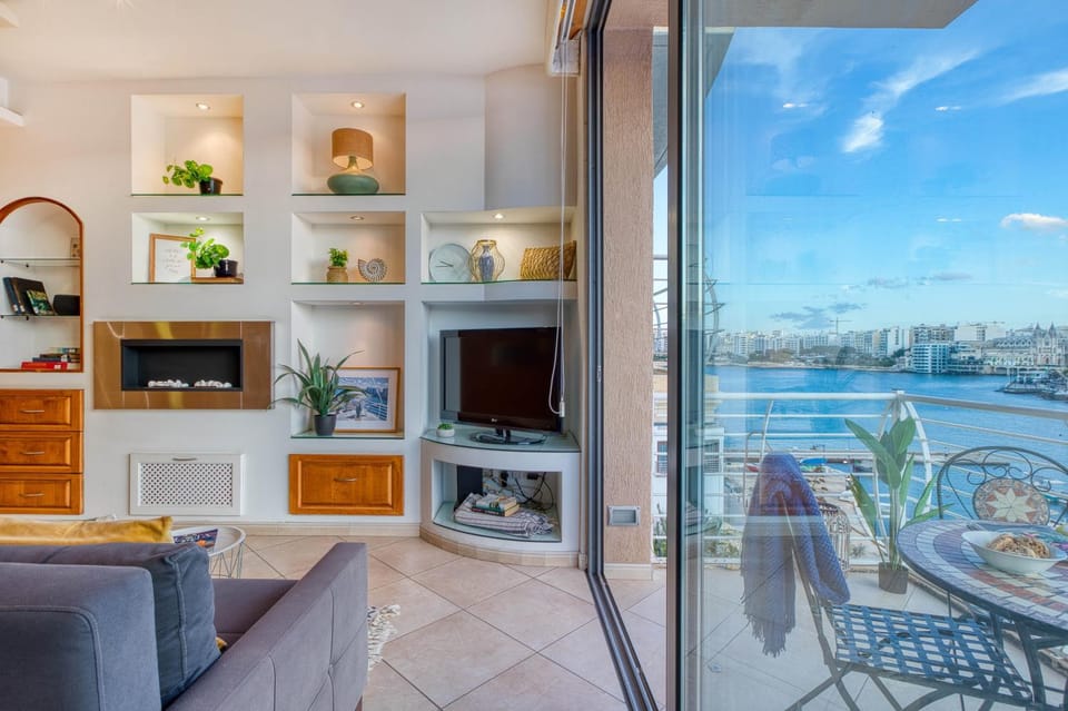 TV and multimedia, Living room, Seating area, Sea view