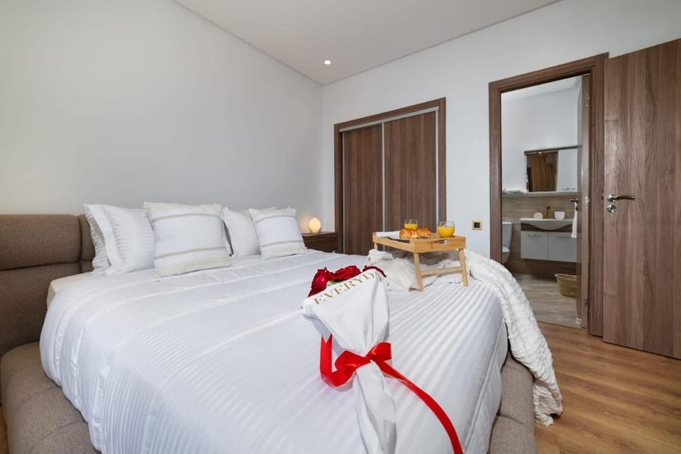 Luxe et cosy appartement 2 Chambres, balcon,2 piscine Centre ville Marrakech Apartment in Marrakesh