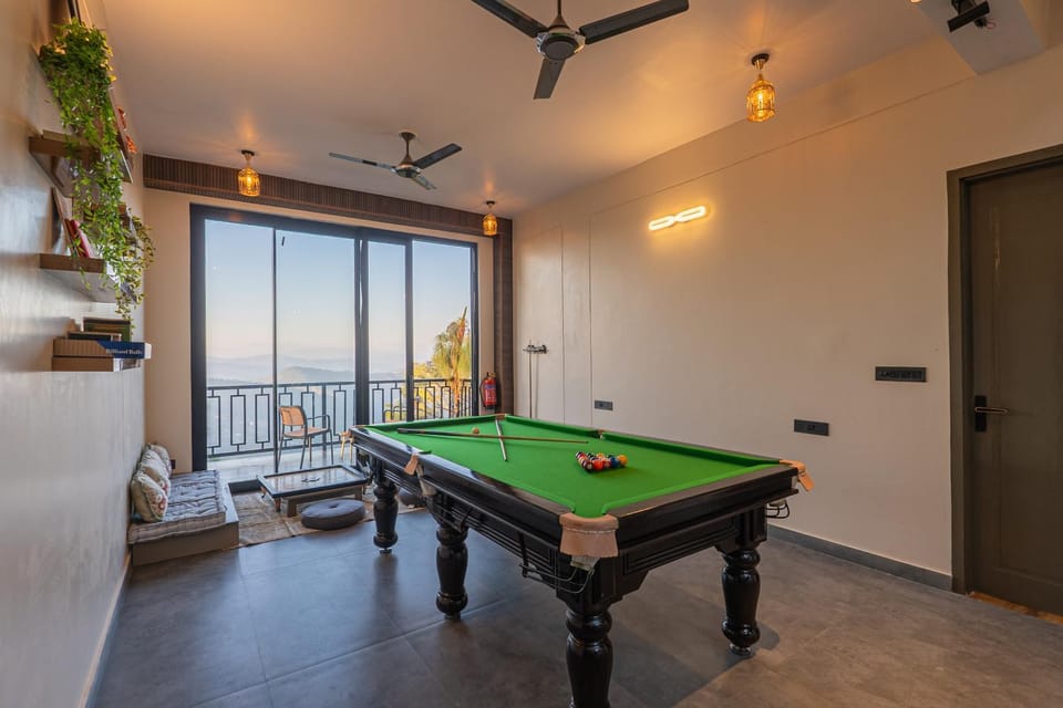 Game Room, Balcony/Terrace, Seating area