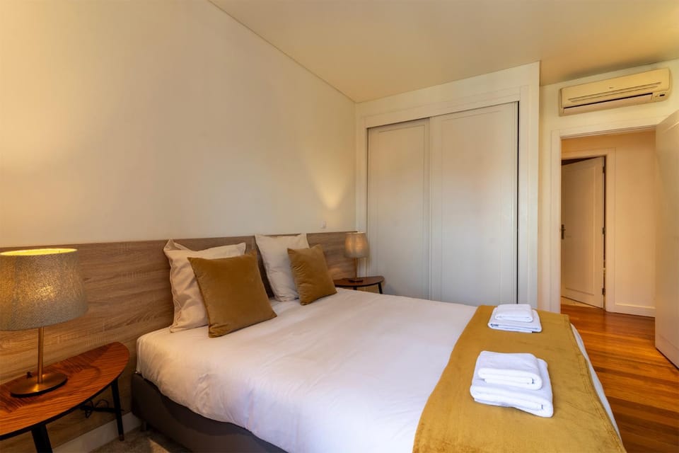 Bed, Photo of the whole room, Bedroom, towels, wardrobe, air conditioner