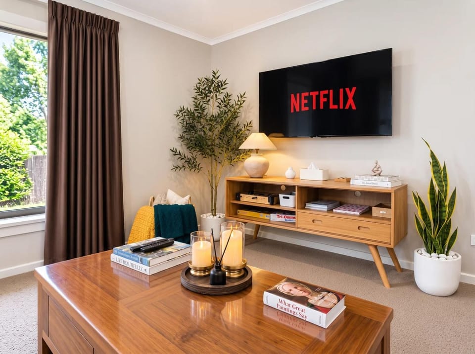 Communal lounge/ TV room, TV and multimedia, Evening entertainment