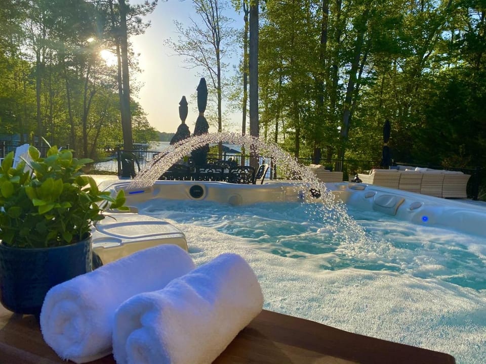Natural landscape, Hot Tub, Pool view, Swimming pool