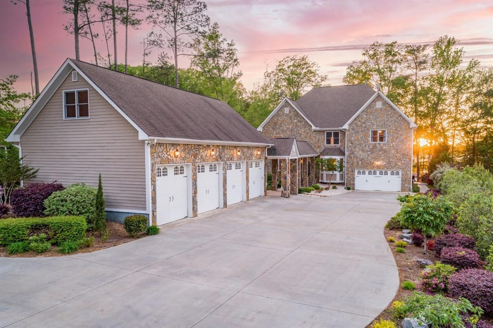 Property building, Garden view, Lake view, Sunrise, Sunset, Parking