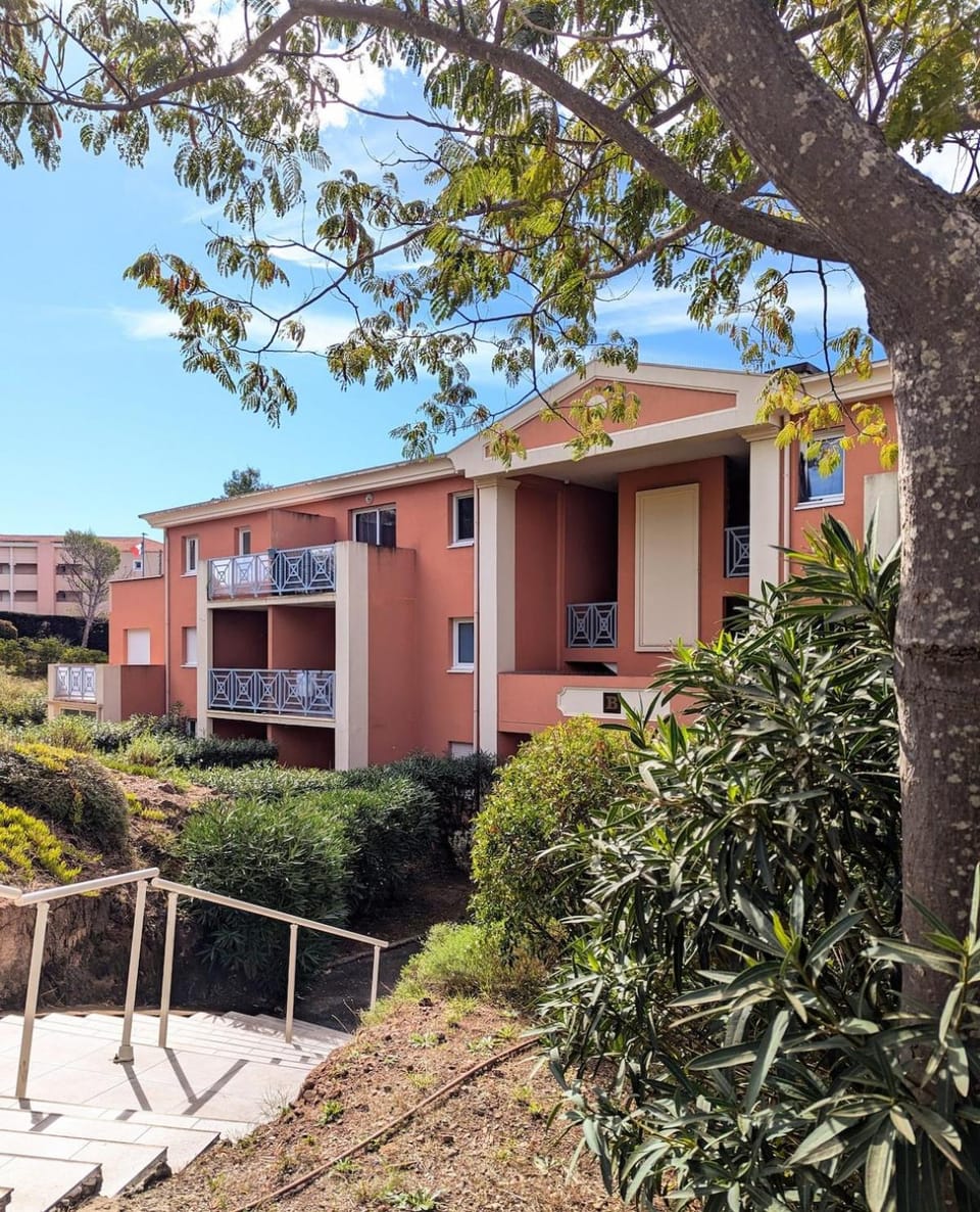 Property building, Day, Garden, Garden view