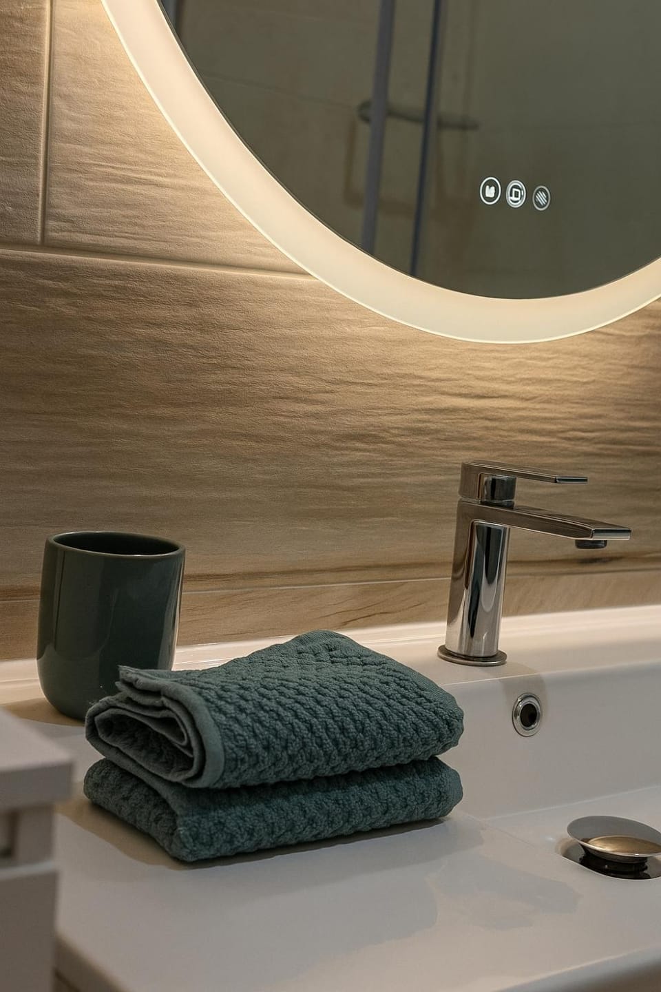 Bathroom, towels