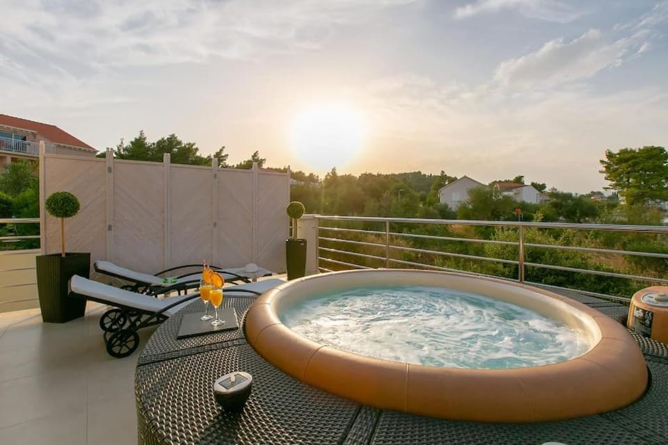 Hot Tub, Hot Tub, Balcony/Terrace, Sunset, sunbed