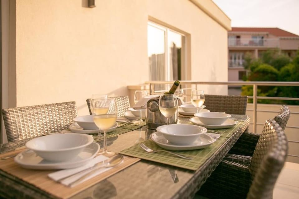 Balcony/Terrace, Food and drinks