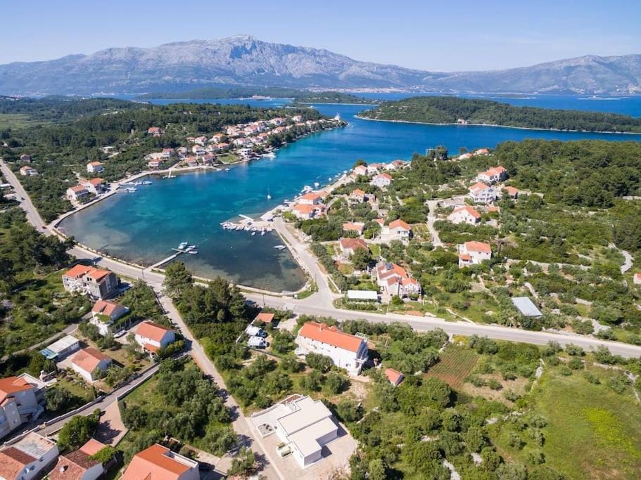 Neighbourhood, Natural landscape, Bird's eye view, Mountain view, Sea view