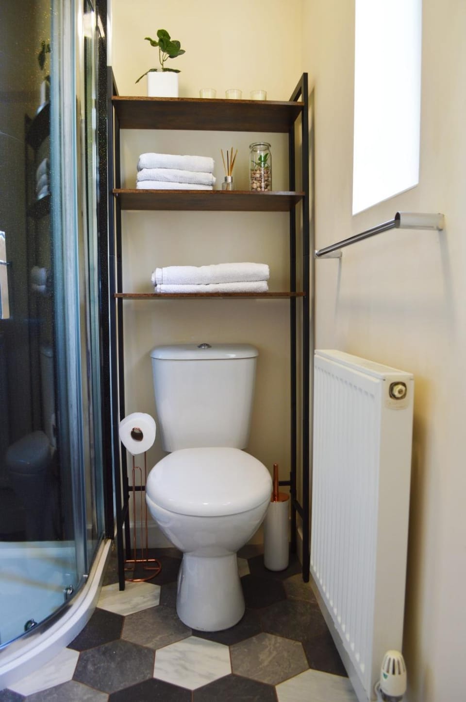 Ensuite Room near Hanley City Centre Non-Smoking & Vape-Free guests only Free WiFi Vacation rental in Stoke-on-Trent