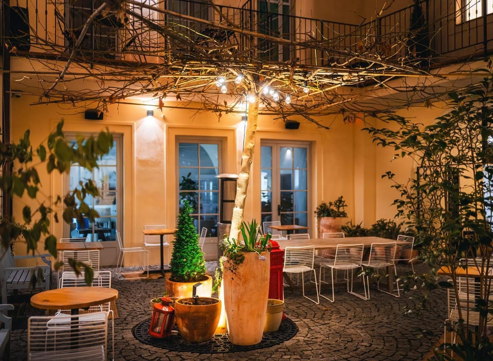 Patio, Restaurant/places to eat, Garden, Balcony/Terrace, Dining area, Garden view