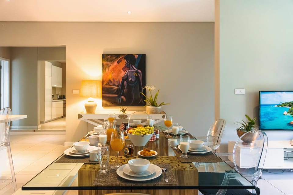 Food and drinks, Dining area, Food, Drinks