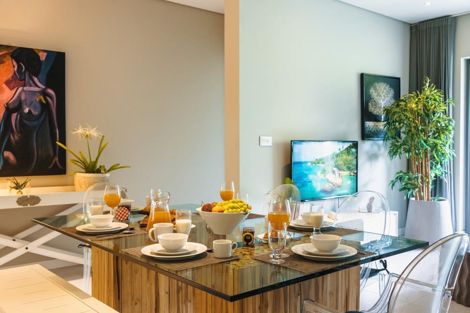 Coffee/tea facilities, Food and drinks, Dining area, Food, Drinks