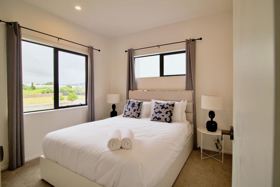 Beautiful Brand New Modern Living Getaway House in Auckland