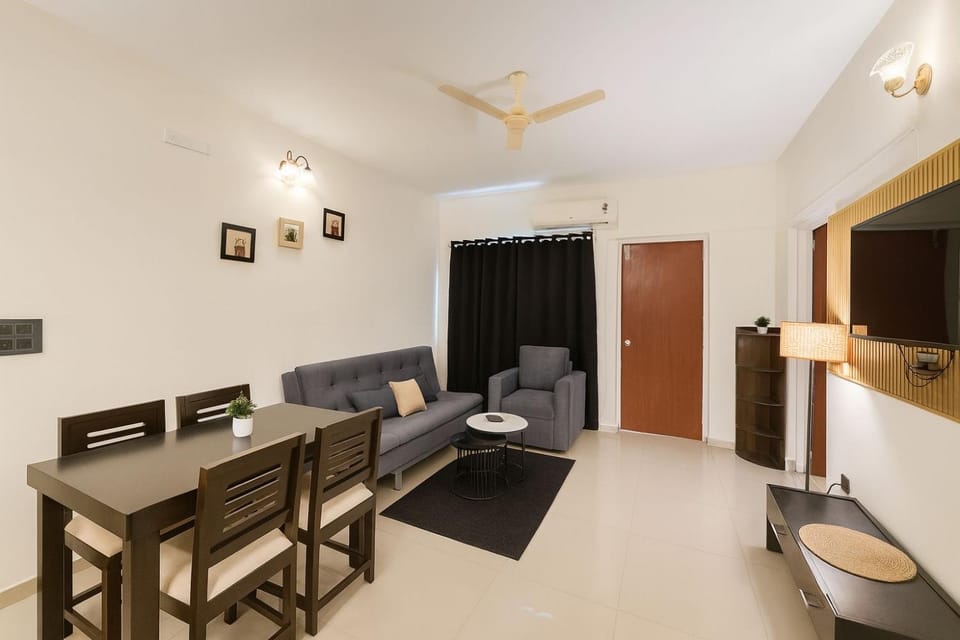Communal lounge/ TV room, TV and multimedia, Living room, Dining area