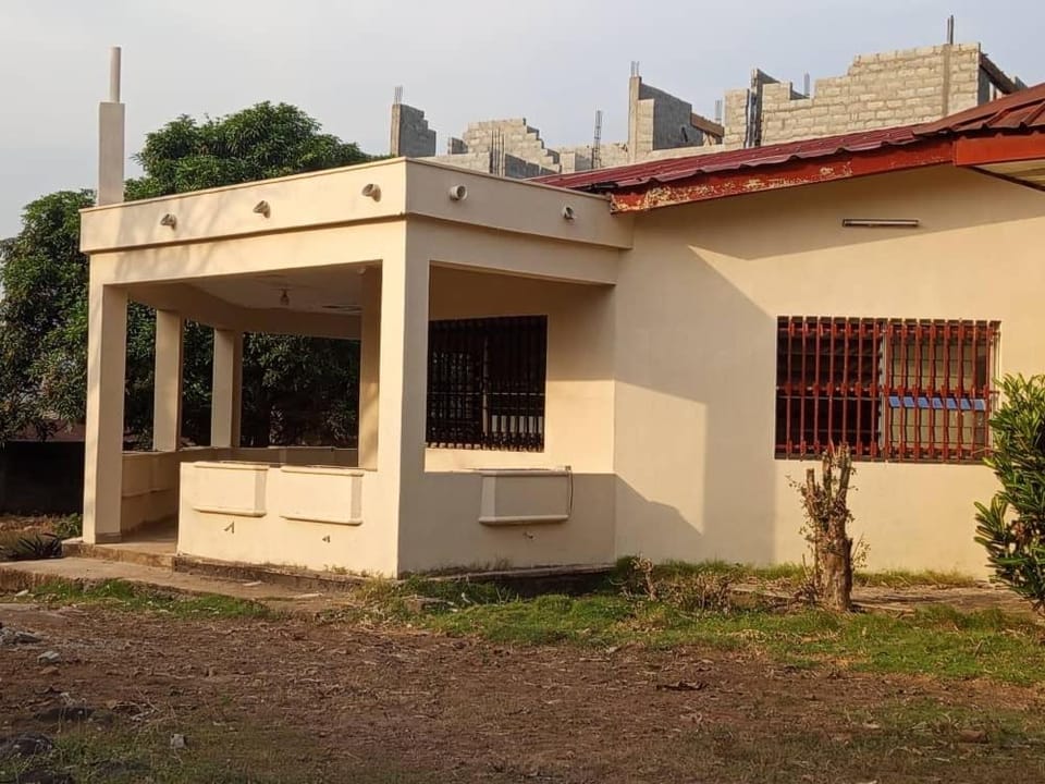 Femi Turner Beach House House in Freetown