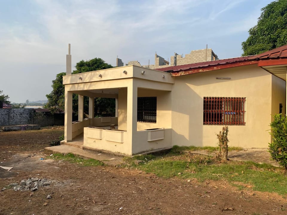 Femi Turner Beach House House in Freetown