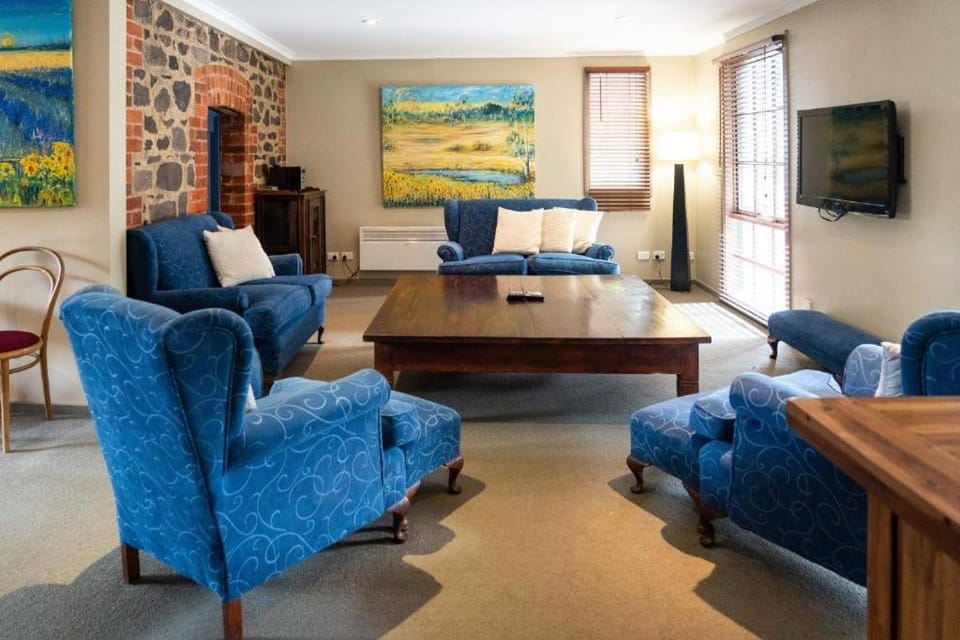 Deluxe Villa - Circa 1860s Homestead House in Lancefield