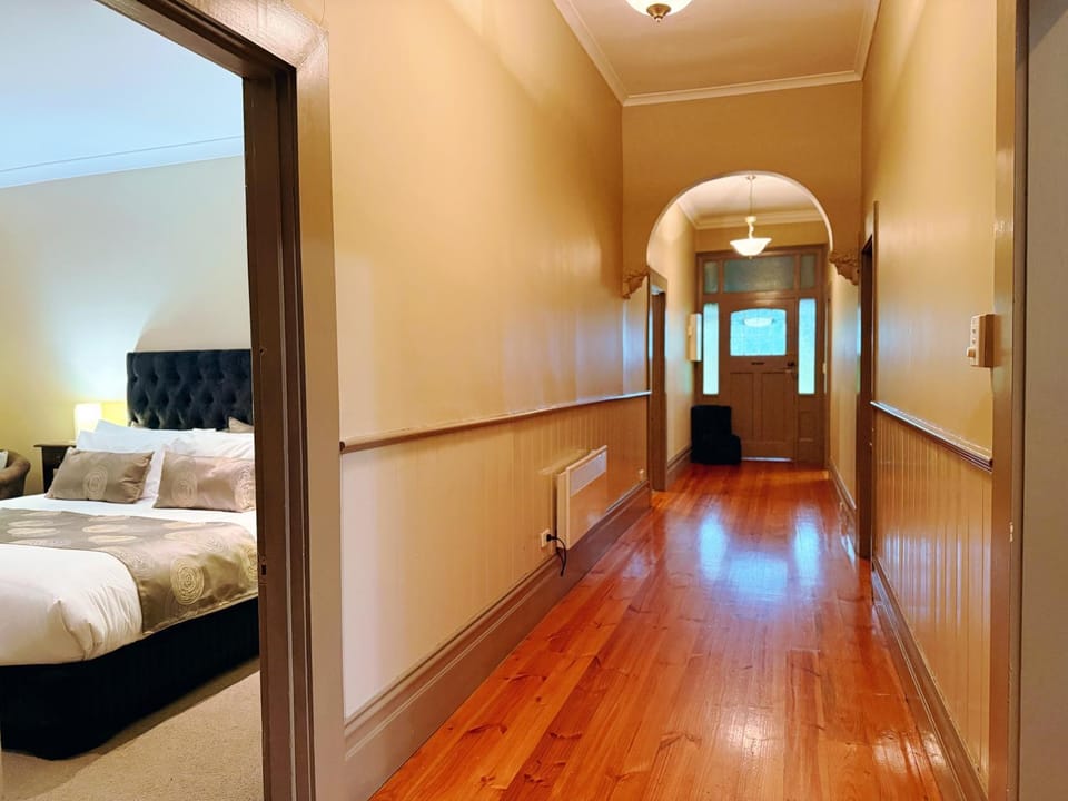 Deluxe Villa - Circa 1860s Homestead House in Lancefield