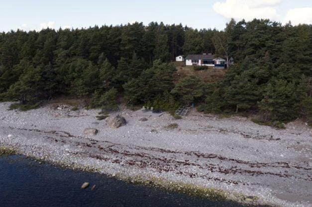 Welcome to a unique lakeside place on beautiful Torö Villa in Stockholm County