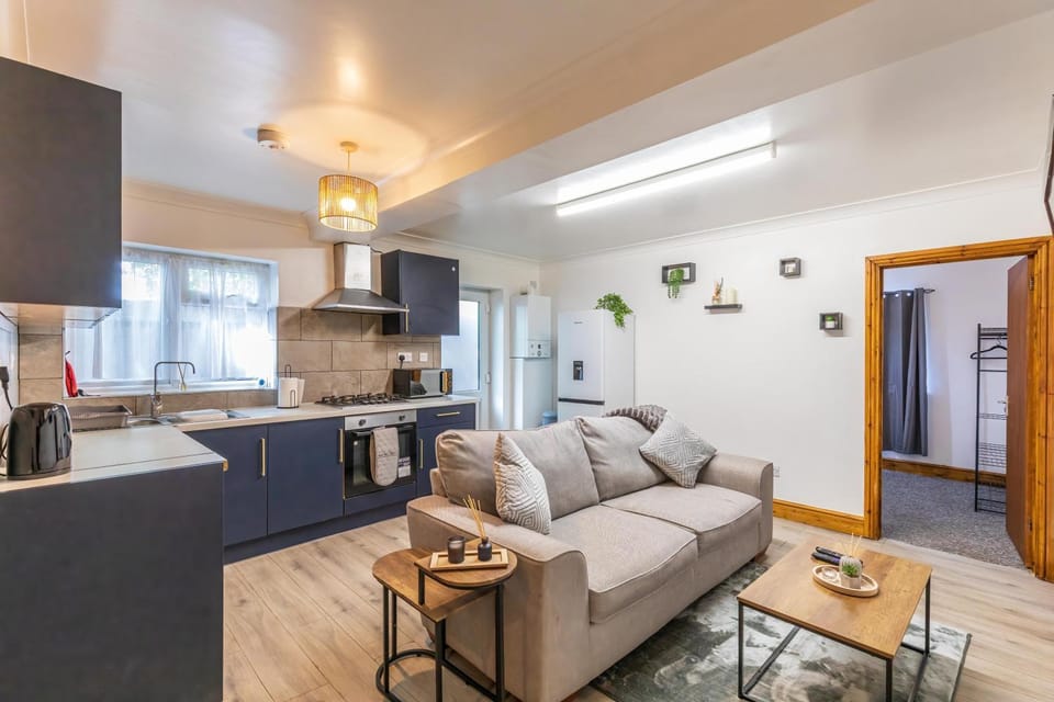 6 beds, 3 bedroom apartment in the centre of Southampton with free parking Apartment in Southampton