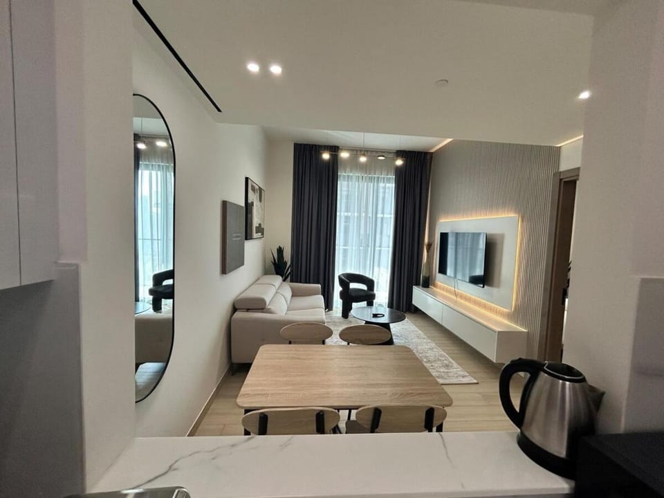 Chic 1bhk Smart Apartment, near circle Mall Apartment in Dubai