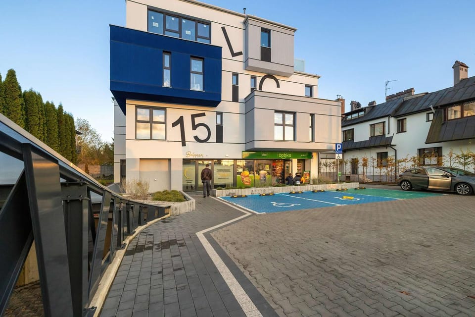Property building, Day, Neighbourhood, Location