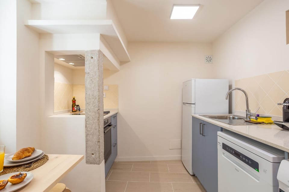 Coffee/tea facilities, Kitchen or kitchenette, dishwasher, oven, stove, toaster, washing machine, kitchen