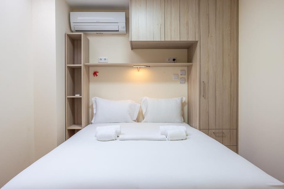 Bed, Bedroom, towels, wardrobe, air conditioner