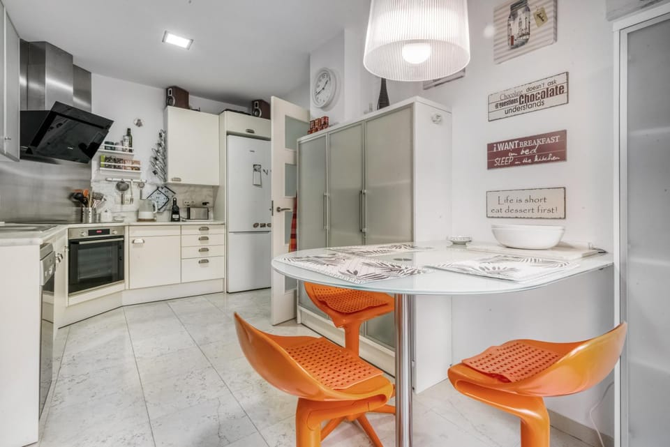 Property building, Kitchen or kitchenette, Living room