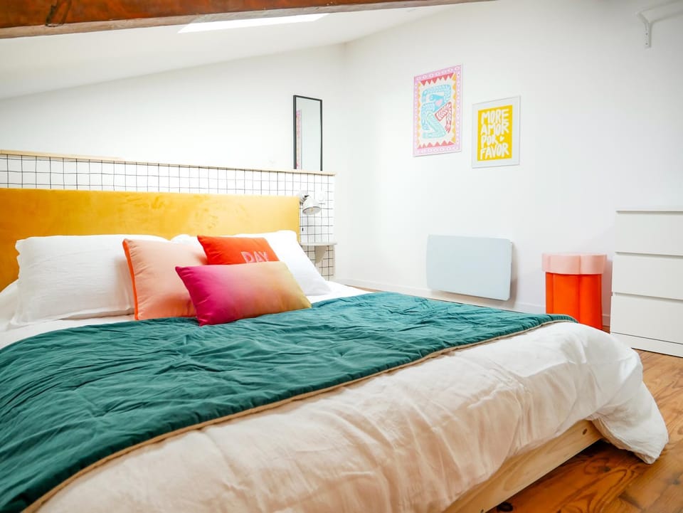 Bed, Photo of the whole room, Bedroom