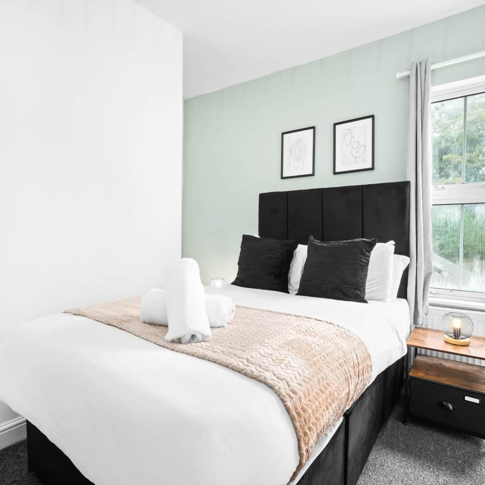 Bed, Photo of the whole room, Bedroom