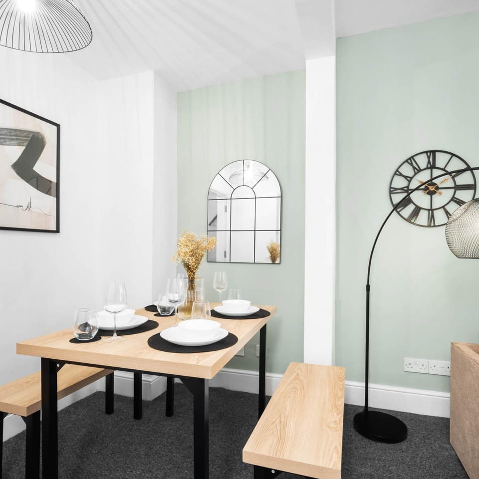 Seating area, Dining area