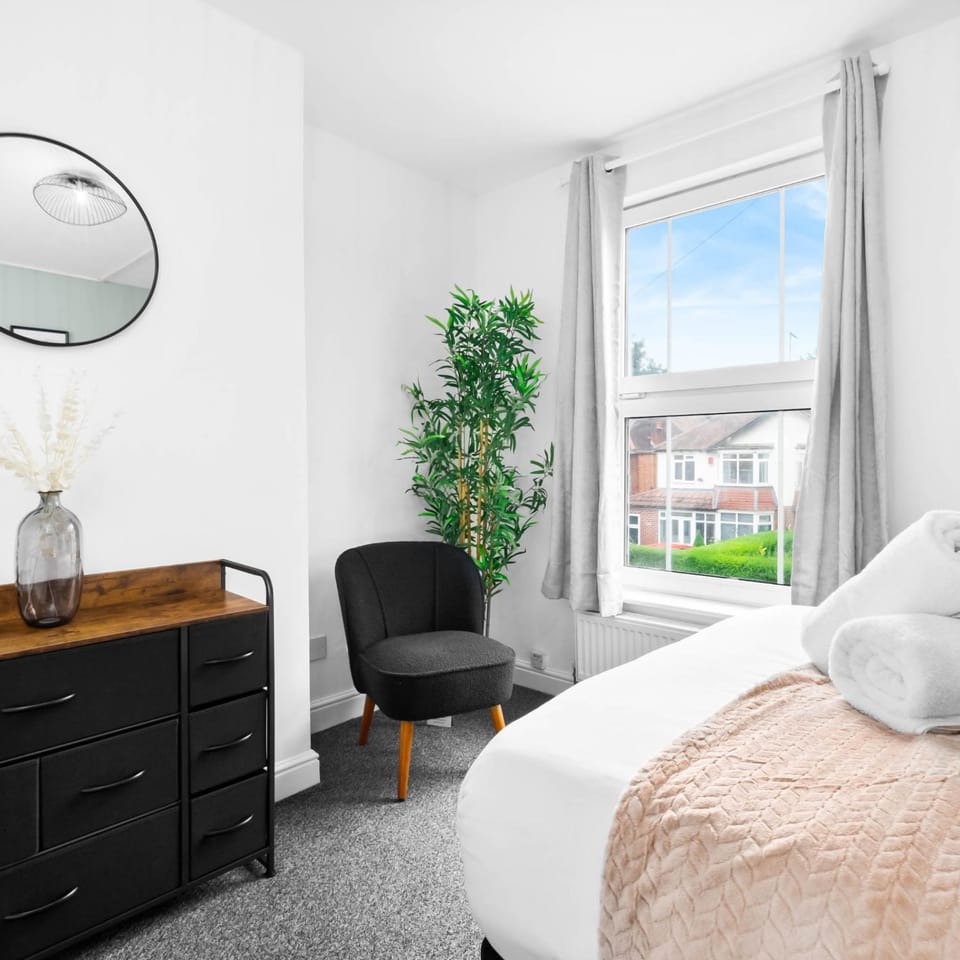 Bed, Photo of the whole room, Bedroom