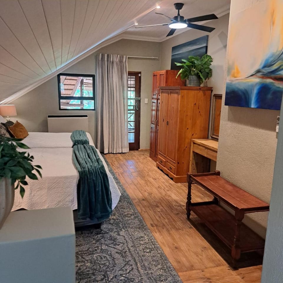 Photo of the whole room, Bedroom, wardrobe