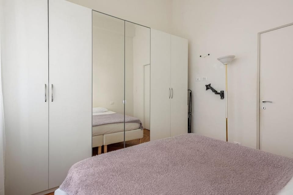 Bed, Photo of the whole room, wardrobe