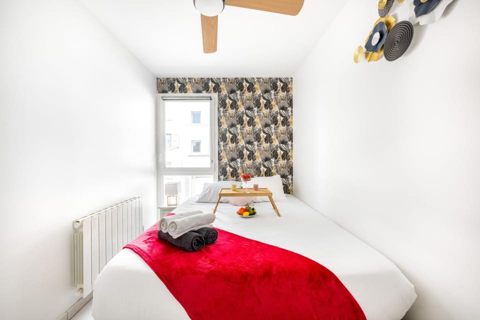 Bed, Photo of the whole room, Bedroom