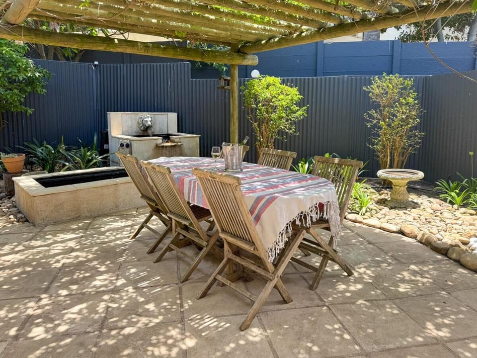 Spacious Holiday house with swimming pool House in Cape Town