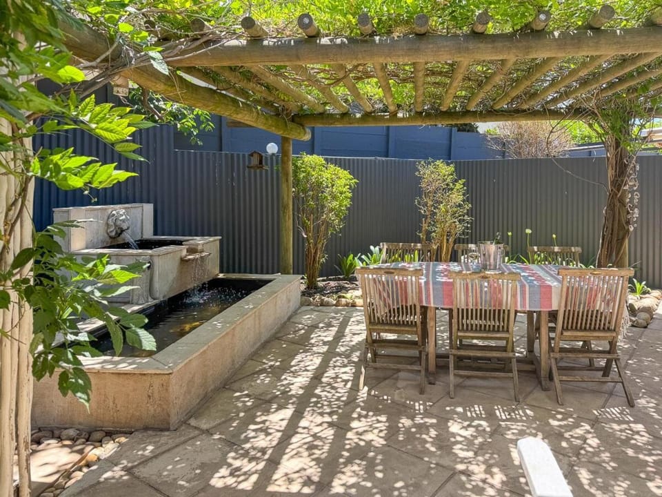 Spacious Holiday house with swimming pool House in Cape Town