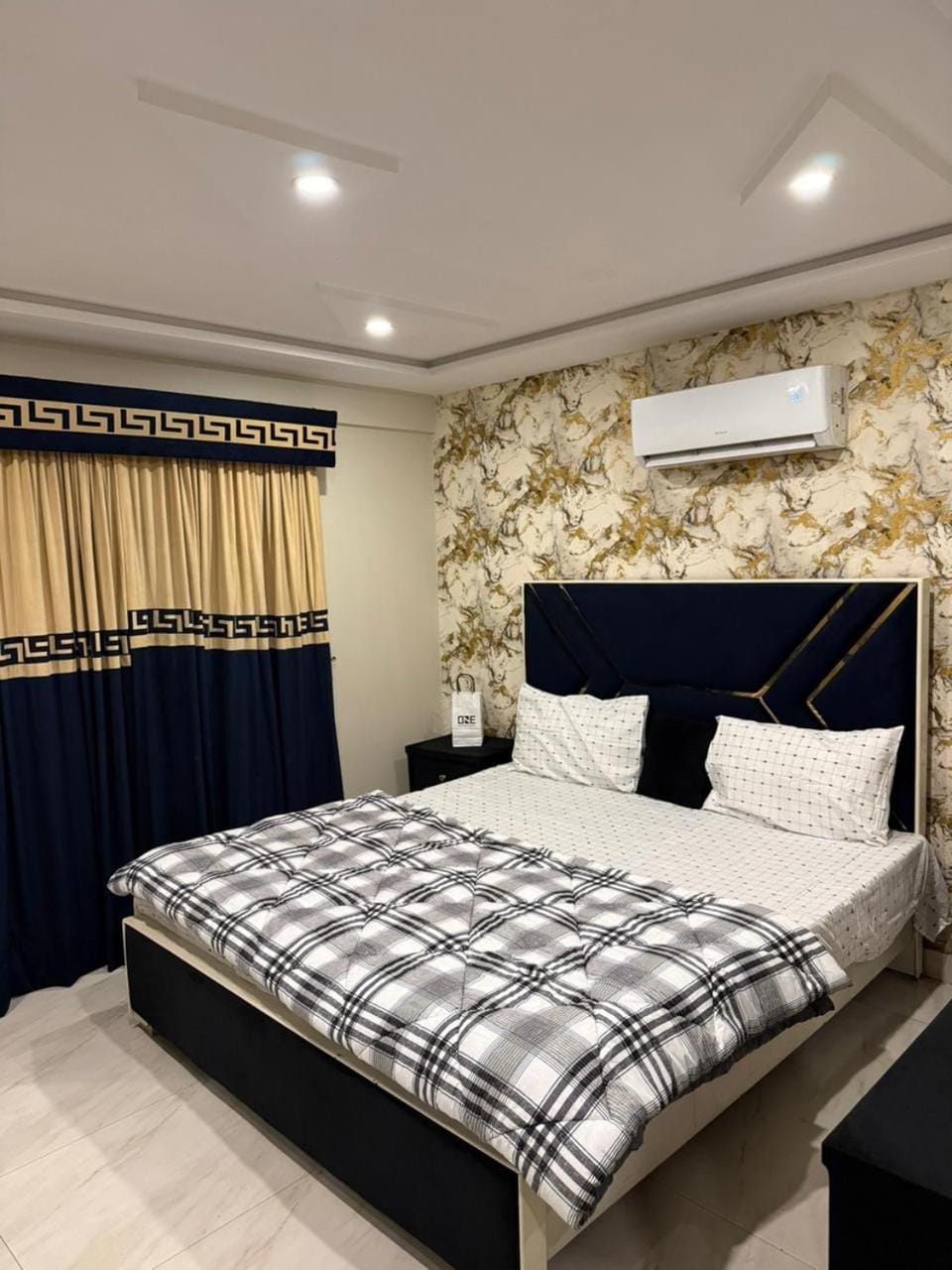 Bed, Photo of the whole room, air conditioner