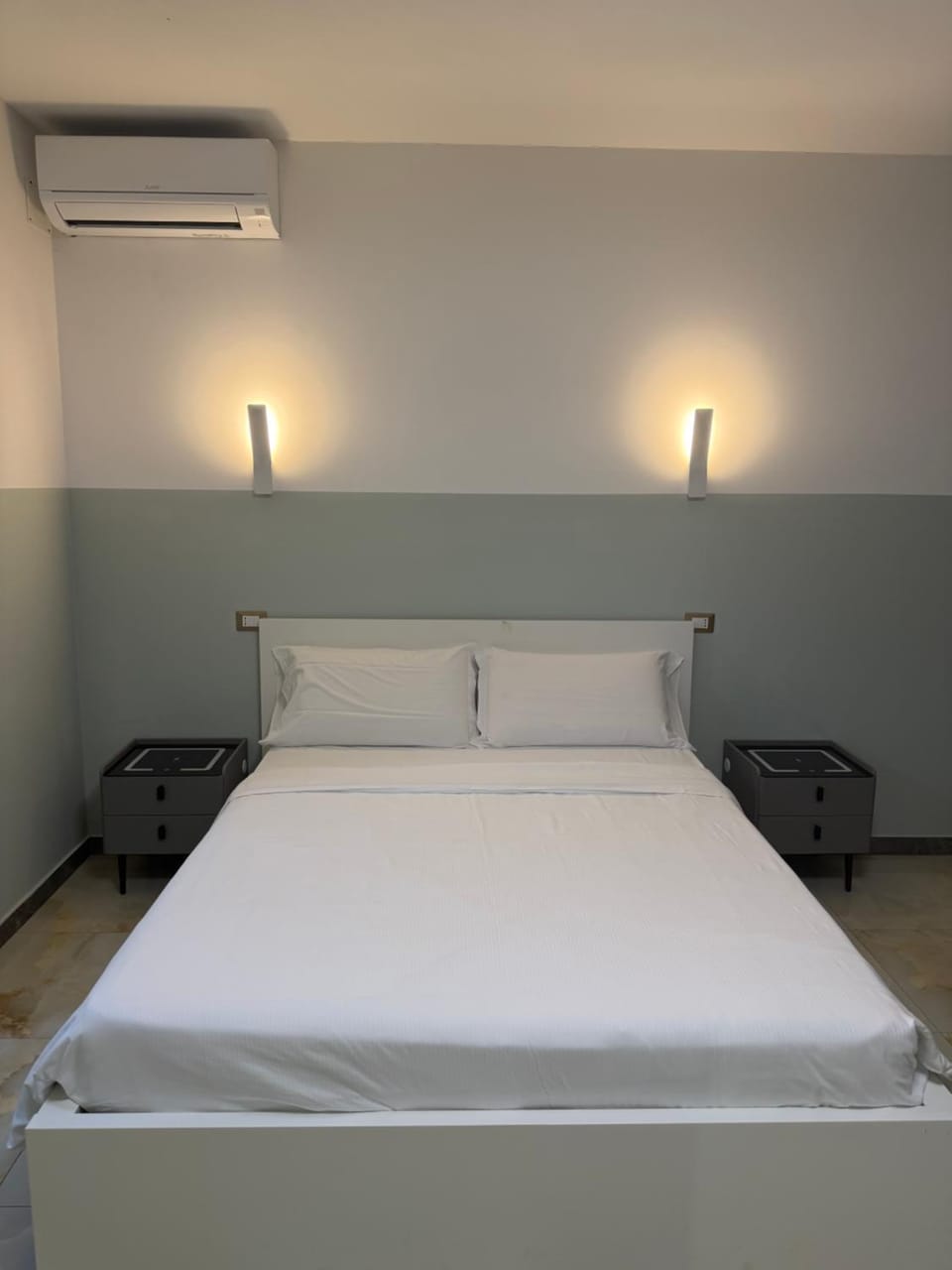 Bed, Bedroom, air conditioner
