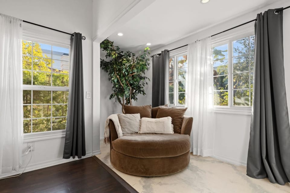 Beverly Hills Main House • 3BR • Hot Tub House in Beverly Hills