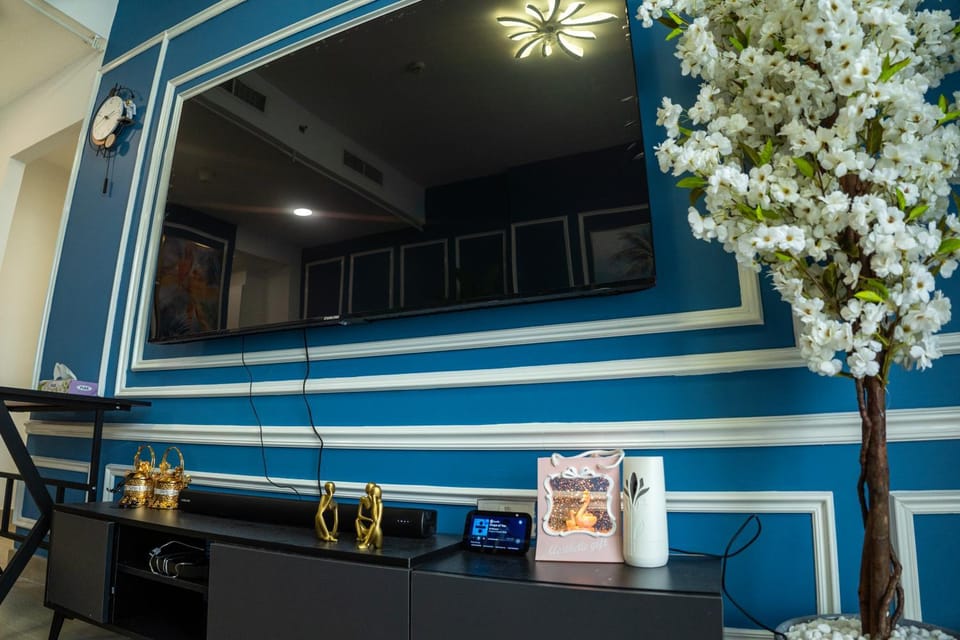 Bloom Tower B-Stunning View-Luxurious Furnish-Pool View Apartment in Dubai