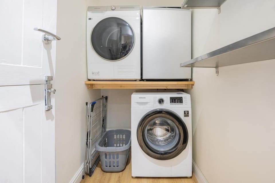 Royal Oak Barn - Cartmel, Sleeps 8 NEW House in England