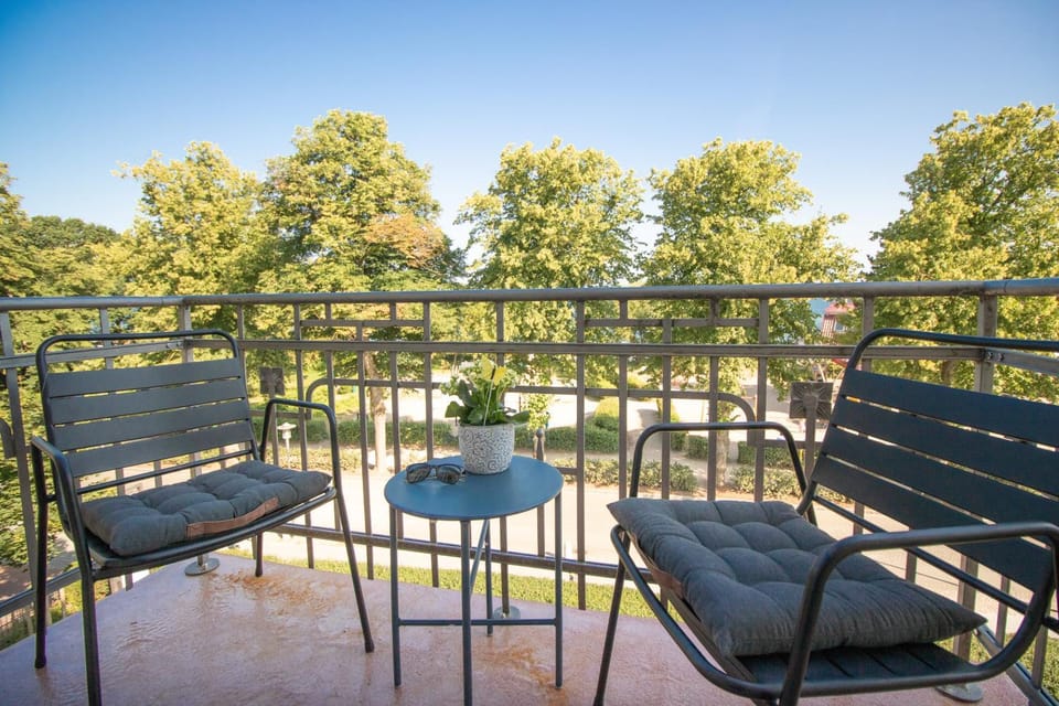 Spring, Day, View (from property/room), Balcony/Terrace, Seating area, Sea view