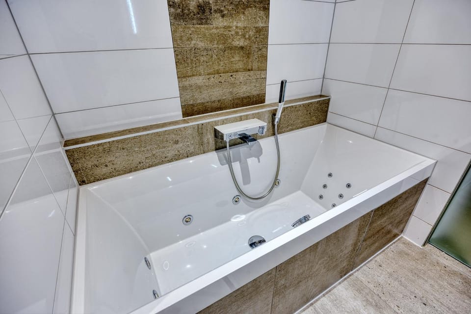 Bathroom, Bath