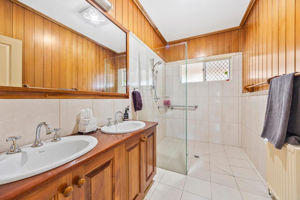 Shower, Bathroom, towels