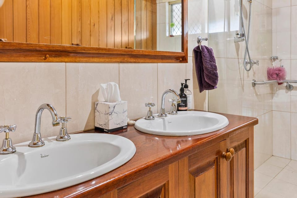 Bathroom, towels